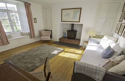 Georgeham Cottage | Crowborough Slps 14, Valley Views & Log Burner