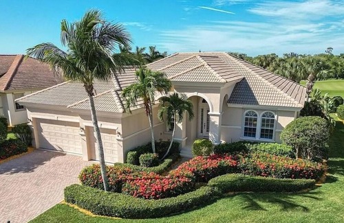 Catalina Isles House | Crown Colony Golf and Country Club - 4 Bedroom - 3 baths - Inground pool !