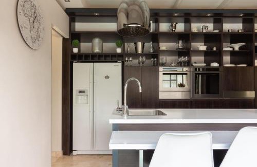 Edgemead Apartment | Crown Comfort - Affordable luxury - Private Heated Pool & Hot Tub Under Roof