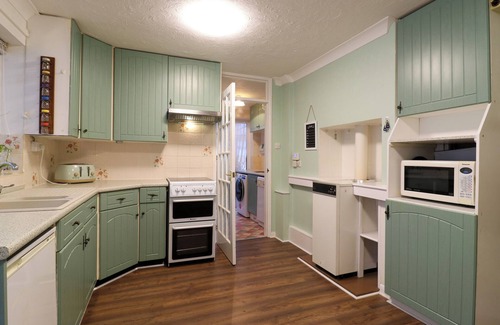 Wisbech Cottage | CROWN FARM, pet friendly, character holiday cottage in Upwell