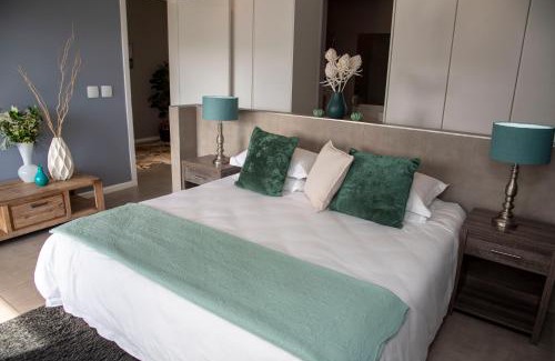 Knysna Hotel | Crown on the Heads