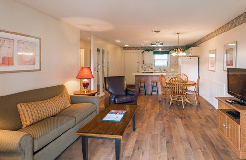Lake Tansi Condo | Crown Resorts Lake Tansi East 3 Bed, 2 Bath Condo w/ 1 King, 2 Queen Beds