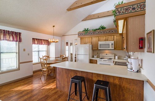 Lake Tansi Condo | Crown Resorts Lake Tansi West 2 Bedroom, 2 Bathroom Condo w/1 King, 2 Full Beds