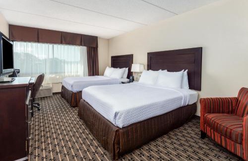 Oak Creek Hotel | Crowne Plaza Milwaukee Airport by IHG
