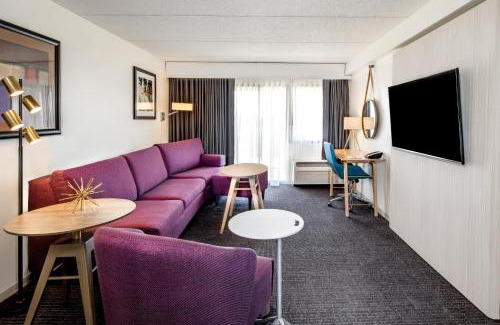 Oak Creek Hotel | Crowne Plaza Milwaukee Airport by IHG
