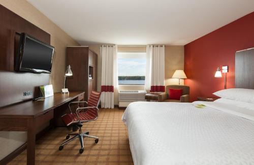 Niagara Falls Hotel | Crowne Plaza Niagara Falls NY - Riverside by IHG