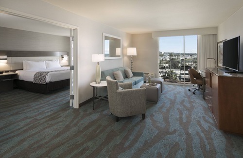 Ventura Hotel | Crowne Plaza Ventura Beach by IHG
