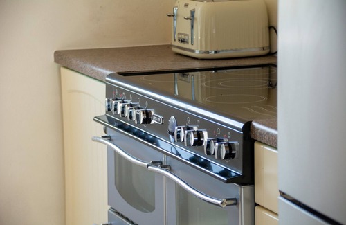 Bwlchtocyn Cottage | Crowrach - sleeps 7 guests in 3 bedrooms