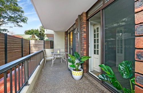 Crows Nest Apartment | Crows Nest- CN016 Brook Street - Ground Floor 1BR with Patio Pool Near Crows Nest Dining Hub