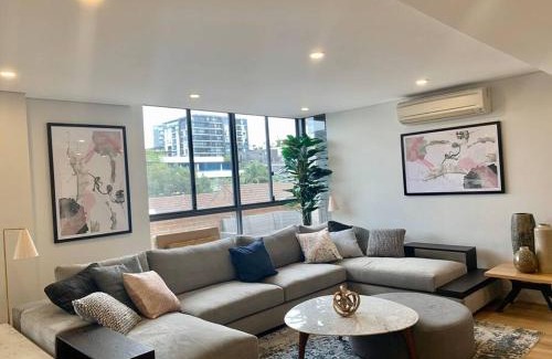 Crows Nest Apartment | Crows Nest - Executive Penthouse - 3 Bedroom- 5km to City