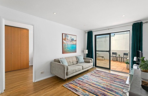 Crows Nest Apartment | Crows Nest- SANT4 - Pacific Hwy - Sunny 1BR with Huge Private Deck in Central Crows Nest Location
