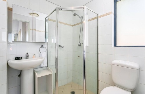 Naremburn Apartment | Crows Nest - WILL1 - Willoughby Road - Sunny 2BR Split-Level with Terrace Parking Near Crows Nest Village