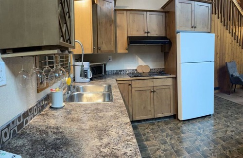 Crowsnest Pass Cabin | Crowsnest River Chalet - Yeti