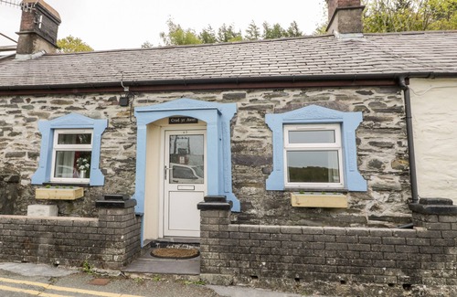 Bethesda Cottage | CRUD YR AWEL, family friendly, character holiday cottage in Bethesda