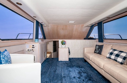 Destin Boat Rental | Cruise, Dine, and Stay aboard The Destin!