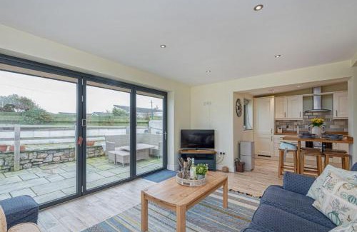 Rhosneigr House | Cryd Y Nant