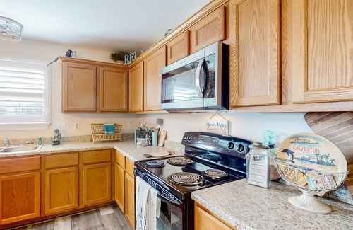Crystal Beach House | Crystal Beach 3BR | Comfortable Home w/Patio, Short Drive to Beach