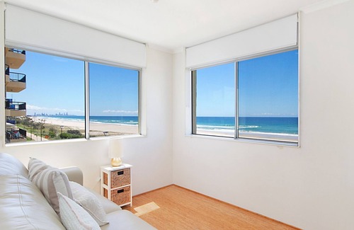 Tugun Apartment | Crystal Beach 42 - Absolute Beachfront & Pool