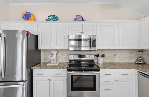 Crystal Shores House | Crystal Beach|Newly Remodeled|Free WiFi|Pool|Pet-Friendly|Walk to beach