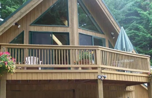 Enumclaw Apartment | Crystal Carriage House- in Greenwood, sleeps 4