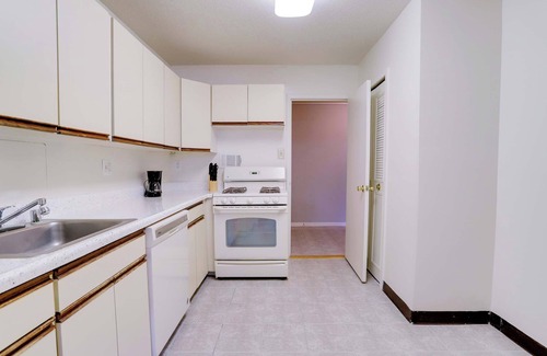 Crystal City Apartment | Crystal City Apt – Walk to Metro & D.C. Access