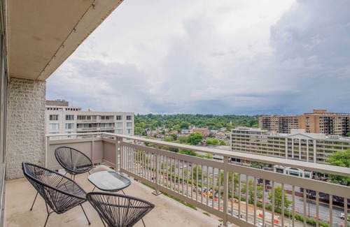 Crystal City Apartment | Crystal City Apt – Walk to Metro & D.C. Access