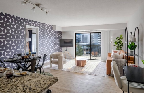 Crystal City Apartment | Crystal City Sleeps 7 Near Metro
