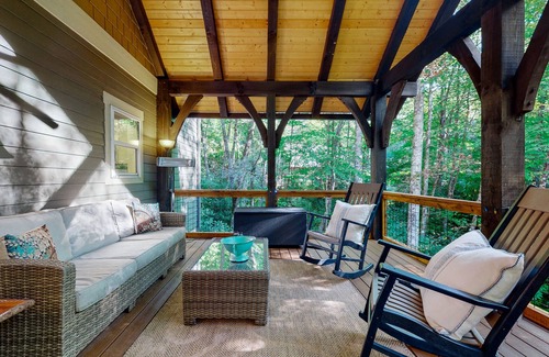 Sapphire Cabin | CRYSTAL CREEK ARCADE HOUSE! Big Creek + Arcade Room + Decks + Resort Amenities!