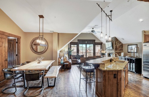 Breckenridge Hotel | Crystal Peak Lodge