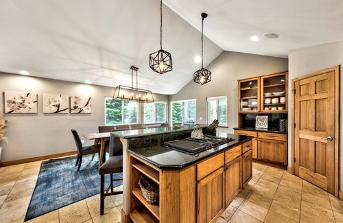 Tahoe Paradise House | Crystal Pines Lodge - Hot Tub, Dogs Welcome, and More