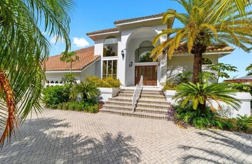 Crystal River House | Crystal River Manatee Palace A Waterfront Retreat HEATED POOL!
