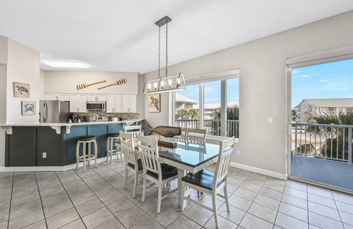 Avalon Beach Estates Condo | Crystal View 203 3 bedroom/ 3 bath unit Beach service great view SO MUCH SPACE