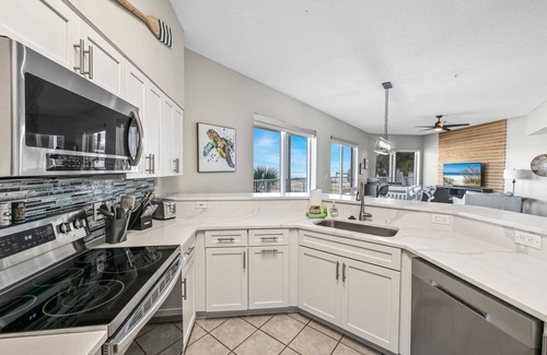 Avalon Beach Estates Condo | Crystal View 203 3 bedroom/ 3 bath unit Beach service great view SO MUCH SPACE