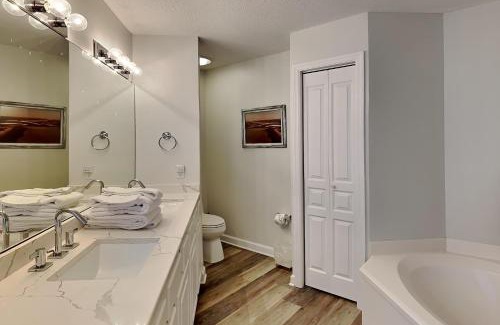 Avalon Beach Estates Apartment | Crystal View #303