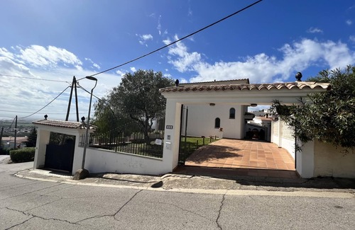 Pau Villa | CS. Wonderful house with private pool.