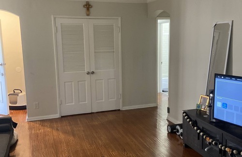 Pico-Union Apartment | CStudio in DTLA with private entrance, courtyards with roses an view of city