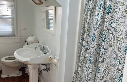 Pine Orchard House | CT Waterfront beach house! Family-sized with all the amenities.