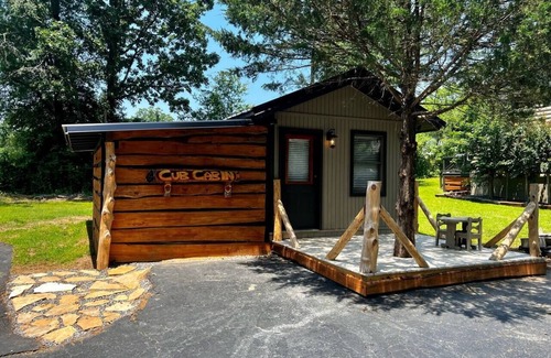 Hot Springs Cabin | Cub Cabin Bunkhouse at Natural State Cabins