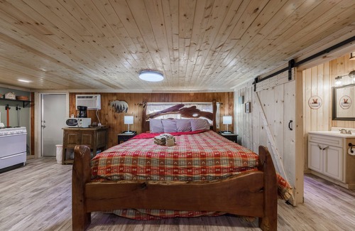 Ruidoso Cabin | Cubby: Cute, Cozy Studio for 2 with a Hot Tub in the Upper Canyon!