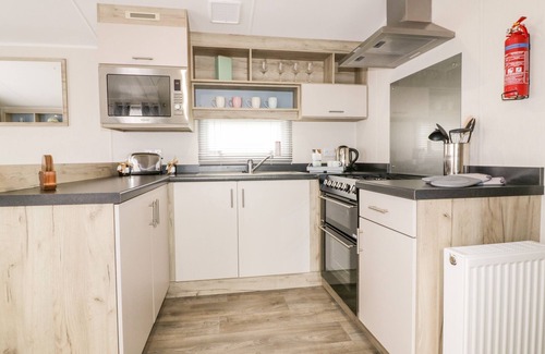 Truro Cottage | CUBERT NO.3, pet friendly, with hot tub in Goonhavern