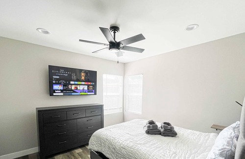 Ladera Heights House | Cubier - Peaceful Home Near SoFi Stadium- RB - WIN