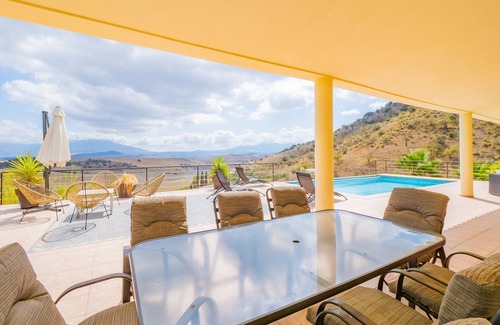Cartama Cottage | Cubo's Casa Rural Vistabella Cartama /infinity pool /views