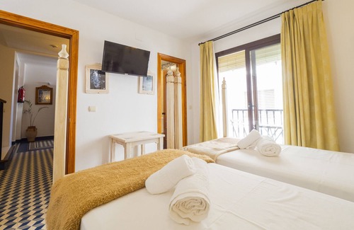 Tolox Bed & Breakfast | Cubo's Hostal La Plaza Room 101 with Breakfast