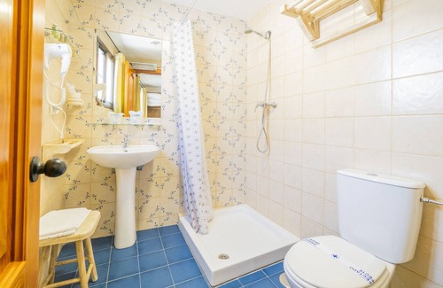 Tolox Bed & Breakfast | Cubo's Hostal La Plaza Room 202 with Breakfast