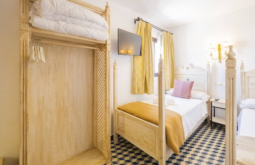 Tolox Bed & Breakfast | Cubo's Hostal La Plaza Room 301 with Breakfast