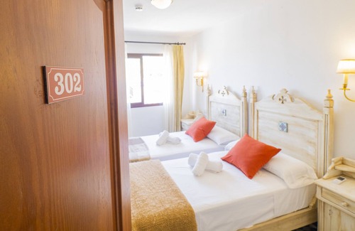 Tolox Bed & Breakfast | Cubo's Hostal La Plaza Room 302 with Breakfast