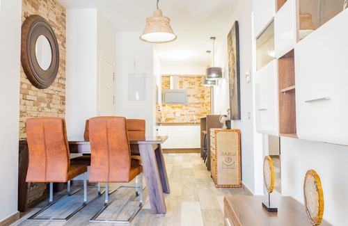 Alhaurin el Grande Apartment | Cubo's Urban Suite Bruno/free wifi/air conditioning