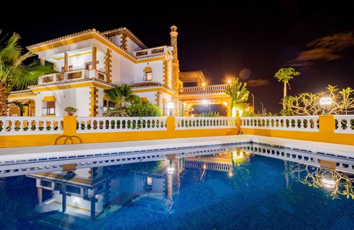 Cartama Villa | Cubo's Villa Fina & Minigolf included/luxury villa/wonderful views/heated pool/mini golf