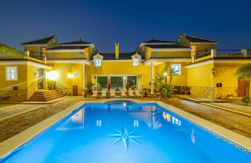 Alhaurin el Grande Villa | Cubo's Villa Bresell Privacy Pool & Family Fun/paddle tennis court/games room/free Wi-Fi