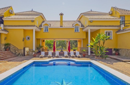Alhaurin el Grande Villa | Cubo's Villa Bresell Privacy Pool & Family Fun/paddle tennis court/games room/free Wi-Fi